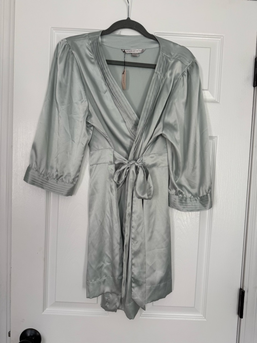Victoria's Secret Pale Sage Satin Robe - Lightweight Open Front- size M - Picture 3 of 5